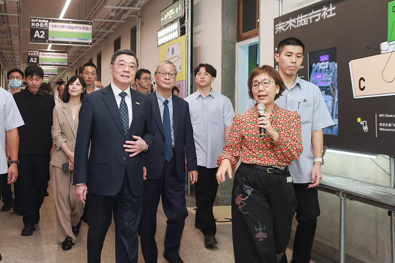 行政院長卓榮泰與文化部長李遠參觀空總國家文化基地展出「文博會」文化策展。&nbsp;&nbsp;&nbsp;圖：文化部　提供