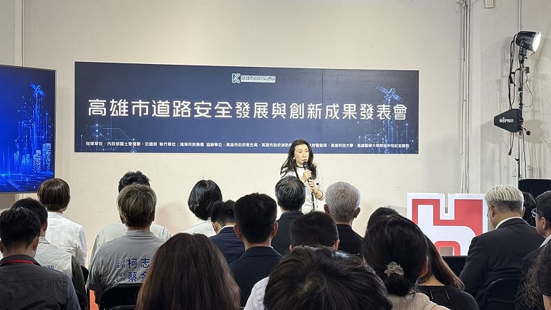 鴻海科技集團總經理楊秋瑾出席成果發表會。&nbsp;&nbsp;&nbsp;圖：高雄市政府交通局　提供