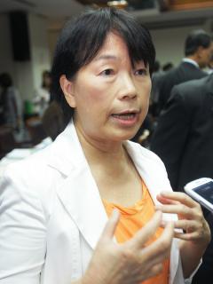 文化部長龍應台今(9)日邀請電影業者、導演、專家學者共同討論電影法修法，她提議徵收電影票價的5%當作國片拍攝基金，以利長久發展。圖：中央社資料照片   