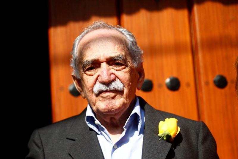 這張路透社的照片是馬奎斯於今年3月6日87歲誕辰時，站在墨西哥市自家門口所攝。圖片來源：達志影像/路透社。   