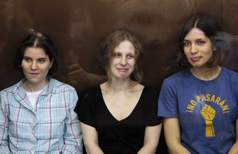俄羅斯龐克女子樂團「暴動小貓」（Pussy Riot）3名成員中，還有2人遭關押，100多位國際知名音樂人，集體要求俄羅斯政府釋放暴動小貓團員。圖片來源：達志影像/路透社資料照片。   