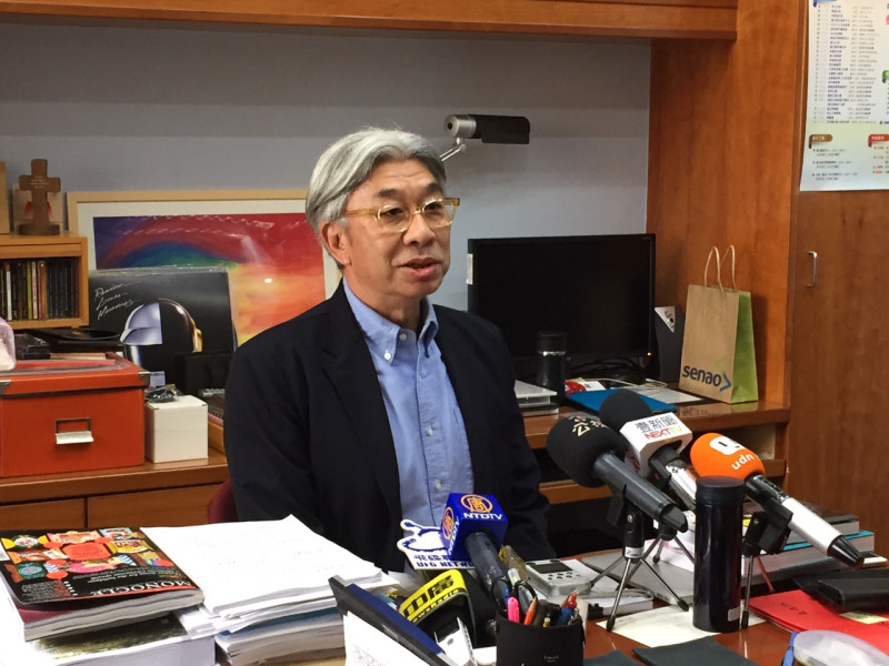 台北市政府文化局長倪重華2日上午出面受訪，再度針對台北電影節風波道歉。圖：文化局提供   