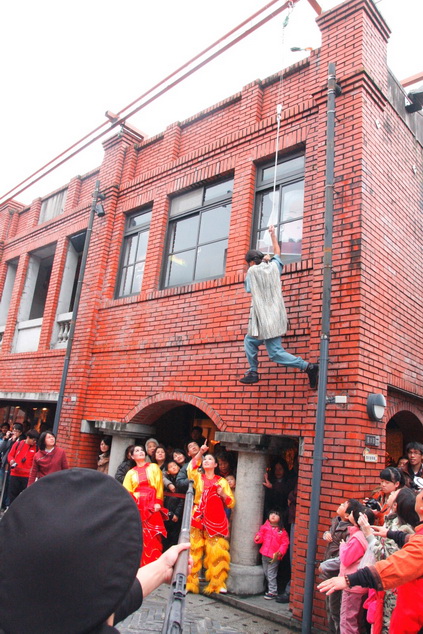 2012年一整年都可以到傳藝中心看廖添丁飛簷走壁。圖片來源：宜蘭傳藝中心提供   