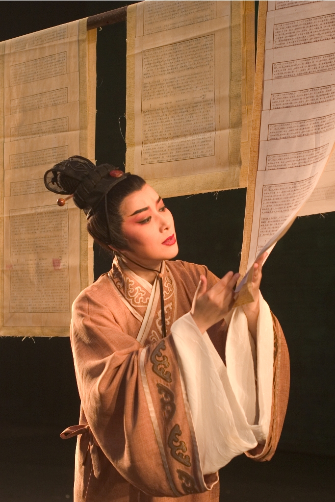 中國國寶级表演藝術家茅威濤精彩的越劇表演《藏書之家》。圖片來源：南投縣政府提供   