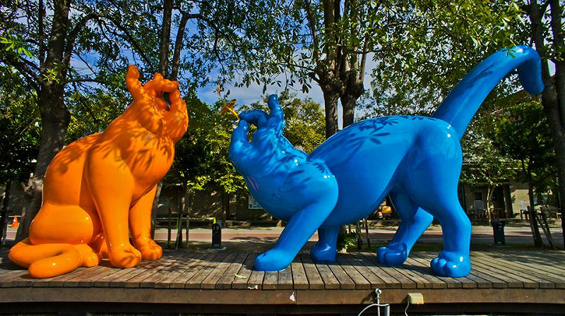 首屆「FORMOSA雕塑雙年展」近50件作品造型逗趣，色彩鮮艷，而沿著駁二特區水岸舖陳開來，平添水岸景緻。7圖3-3：高雄市文化局&nbsp;&nbsp;&nbsp;