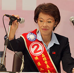 黃昭順今天是砲火最猛的一位候選人,左批陳菊,右轟楊秋興。圖片來源:中央社