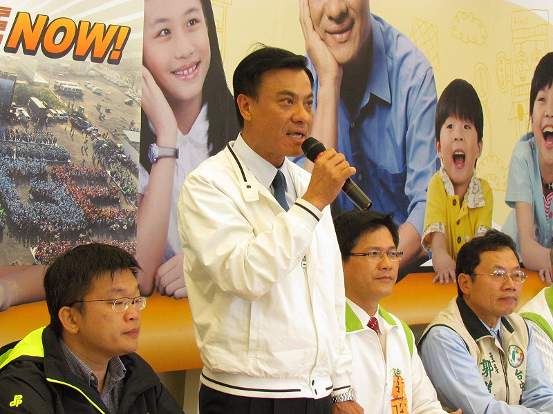 選戰進入最後48小時，民進黨大台中市長候選人蘇嘉全今天呼籲支持者和競選幹部，「不要發出任何攻擊對手的文宣」。圖片來源：蘇嘉全競選總部提供。   