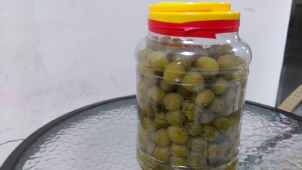 被驗出超標二氧化硫的脆梅製品。圖：台南市衛生局提供   