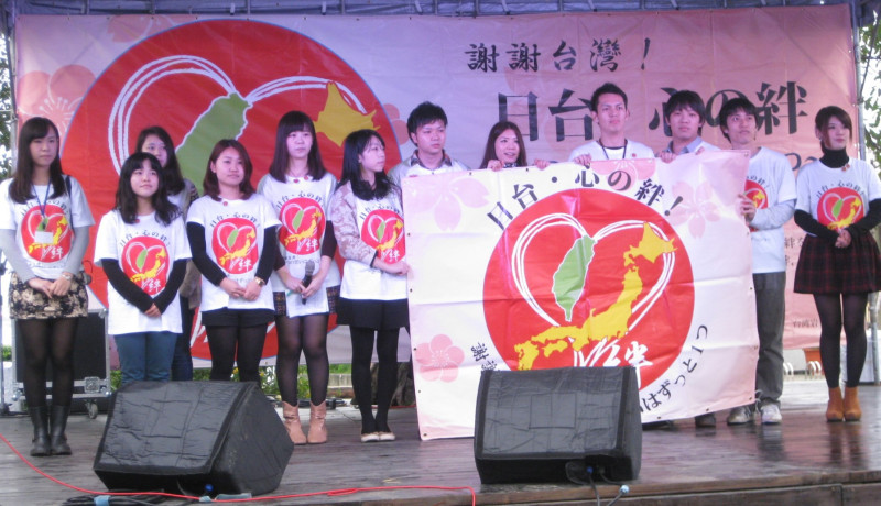 一群在台灣的日本留學生，9日舉行「謝謝台灣！我們的心永遠在一起」的活動，表達311東日本大地震的期間，收到台灣民間許多援助的感謝心意。圖：陳冠廷/攝   
