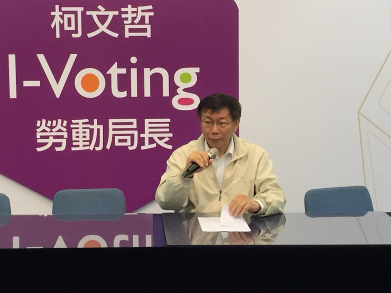 台北市長當選人柯文哲昨接受《蘋果》專訪時表示，他決定把老戰友、台大葉克膜小組組長蔡壁如調到台北市長辦公室，柯文哲今(11)日上午表示，只是借調到台北市政府當秘書，不要想太多。圖：劉奕霆/攝   