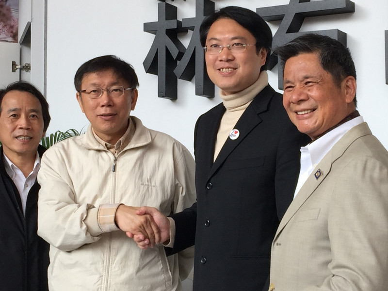 準台北市長柯文哲今(5)日下午前往基隆義三路「基隆願景館」拜會基隆市長當選人林右昌。圖：劉奕霆/攝   