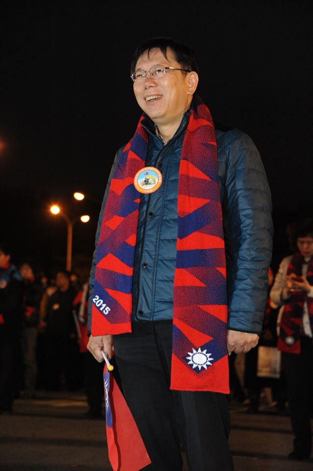 台北市長柯文哲今(3)天在臉書上有感而發地說，現在當市長應該花更多時間在推動市政上，「而不是當藝人」，到處跑攤。圖：翻攝自柯文哲臉書   