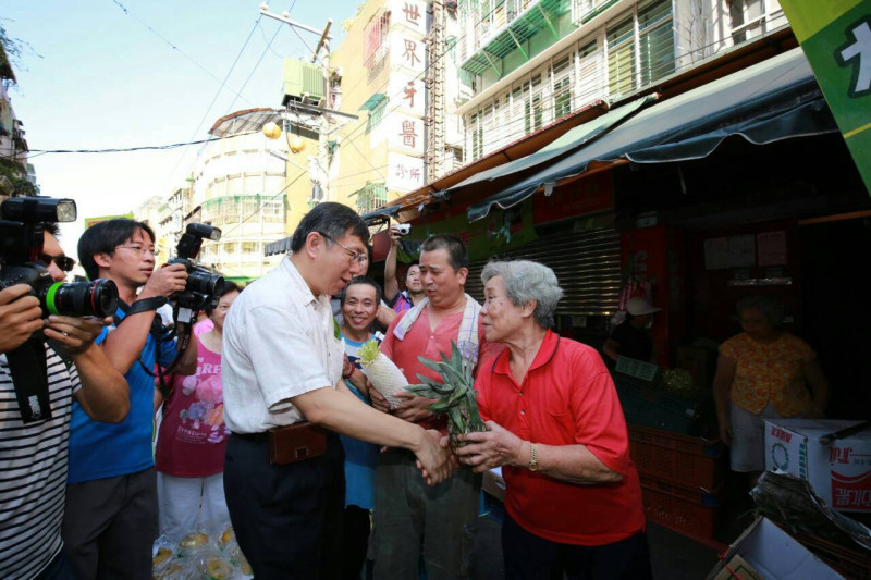 在野陣營台北市長參選人柯文哲26日表示，蔡英文輔選一切順其自然。圖：柯文哲辦公室提供   