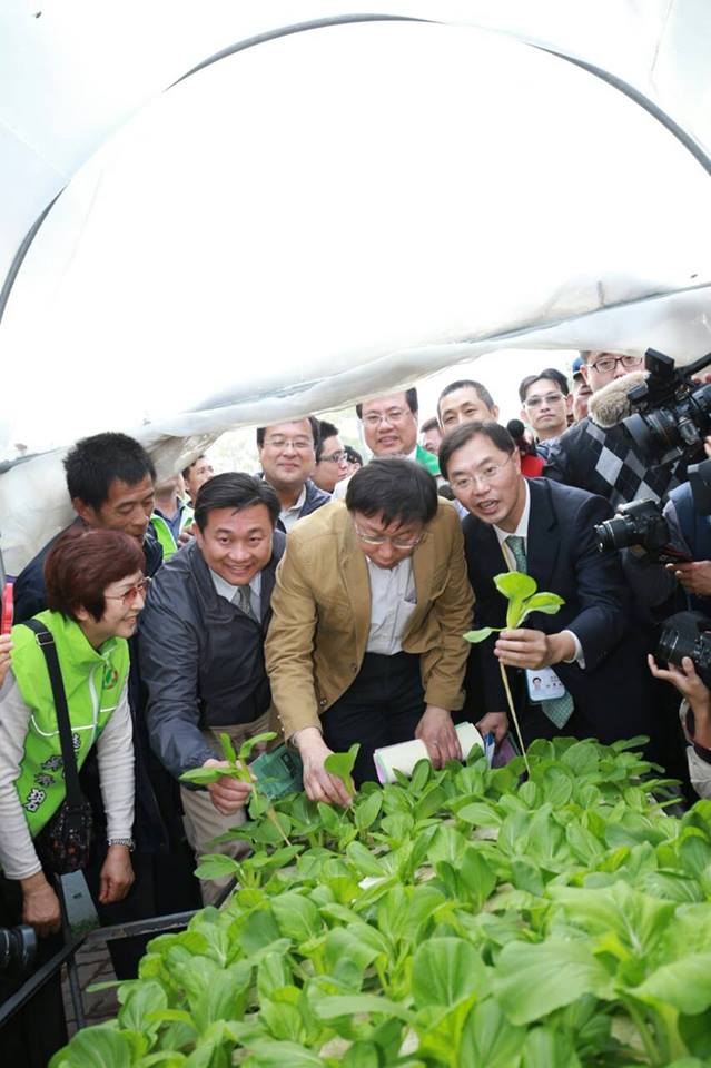 台北市長柯文哲今(19)晚在臉書PO文，強調近期會在台北市推動田園城市的概念。圖：翻攝自柯文哲臉書   