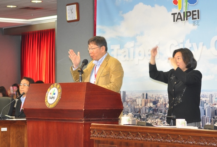 台北市長柯文哲選前曾公布過透明廉政公約，並在選前共識營讓市府局處首長簽署。圖：劉奕霆/攝   