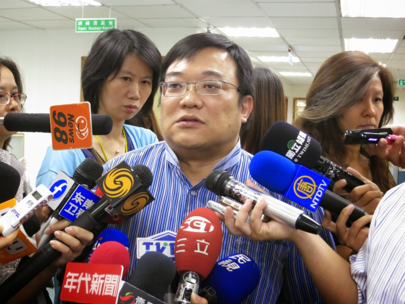 涉及性騷案的台南市府無給職顧問洪智坤，去年12月已離職。   圖：新頭殼資料照片
