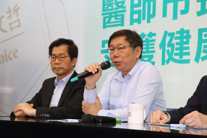 無黨籍台北市長參選人柯文哲今（21）早在競選總部連續召開醫療和公民健走2場記者會。圖：林雨佑/攝   