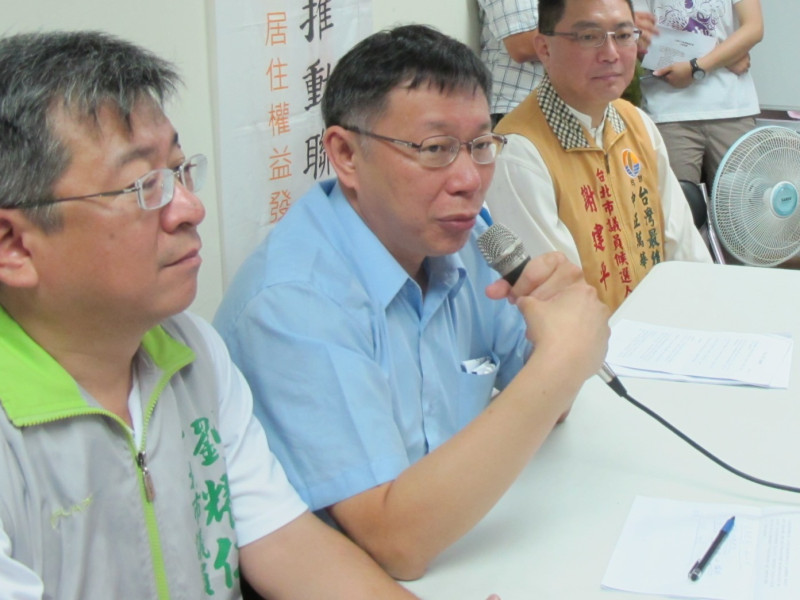 在野陣營台北市長候選人柯文哲21日拜會社會住宅聯盟。圖：林朝億/攝影   