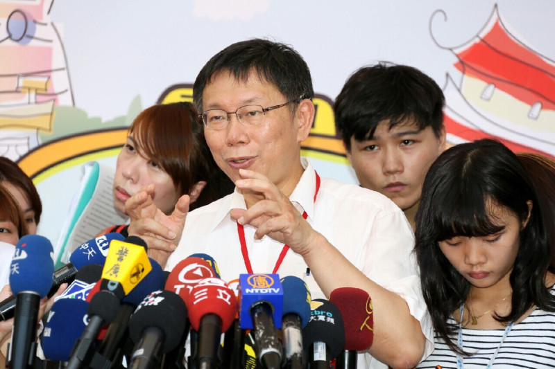 台北市長柯文哲27日表示，課綱是上游的問題，因為上面不處理爭議，最後只好由警察收攤，「這是很爛的文化。」圖：台北市政府提供   