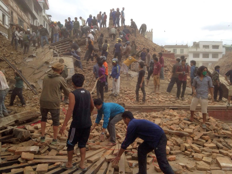 尼泊爾25日中午發生80年來最嚴重、規模達7.9的強震，目前官方公布的死亡人數已超過2500人，各國紛紛伸出援手。圖片來源：達志影像/美聯社資料照片   