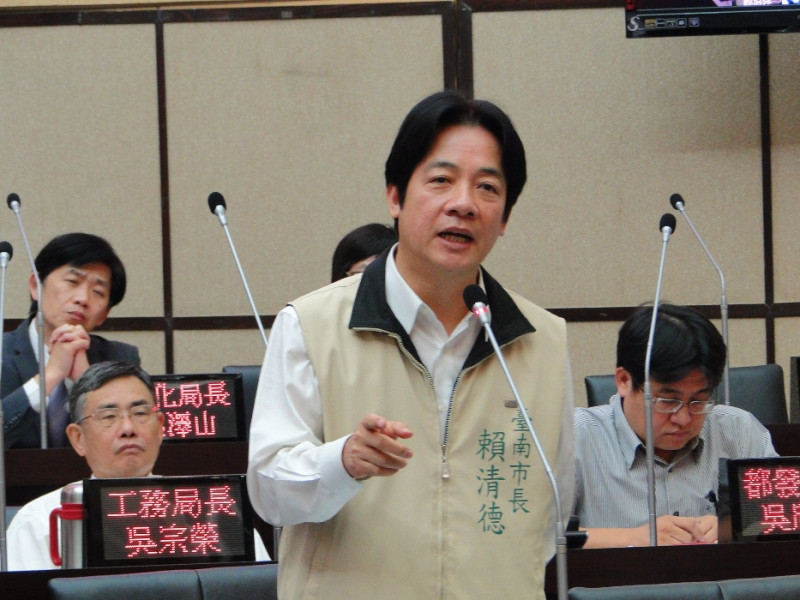 台南市長賴清德30日在議會答詢時指出，他當然主張台灣獨立，並沒有主張一定要兵戎相向，中國要尊重台灣人民主張，台灣是主權獨立的國家。圖：黃博郎/攝   