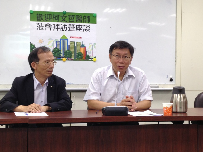 無黨籍台北市長參選人柯文哲今(17)日下午拜訪北市建築師公會進行座談，闡述自己的參選理念，並尋求支持。　　圖：劉奕霆/攝   