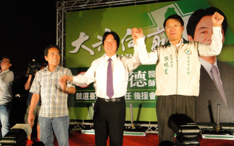 台南市長賴清德謝票時強調，每一票都是一世情及一份力量，也是責任，他和市府團隊會更加努力。圖：黃博郎/攝   