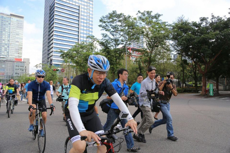 台北市長柯文哲14日從台北騎單車到新竹。圖：台北市政府提供   