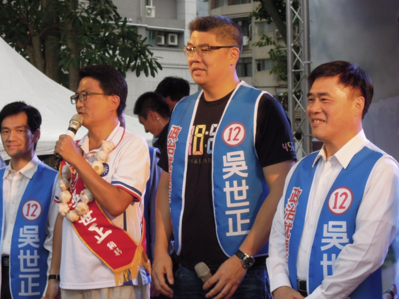 國民黨台北市長候選人連勝文今(8)日下午出席國民黨台北市議員吳世正感恩誓師大會。圖：劉奕霆/攝。   