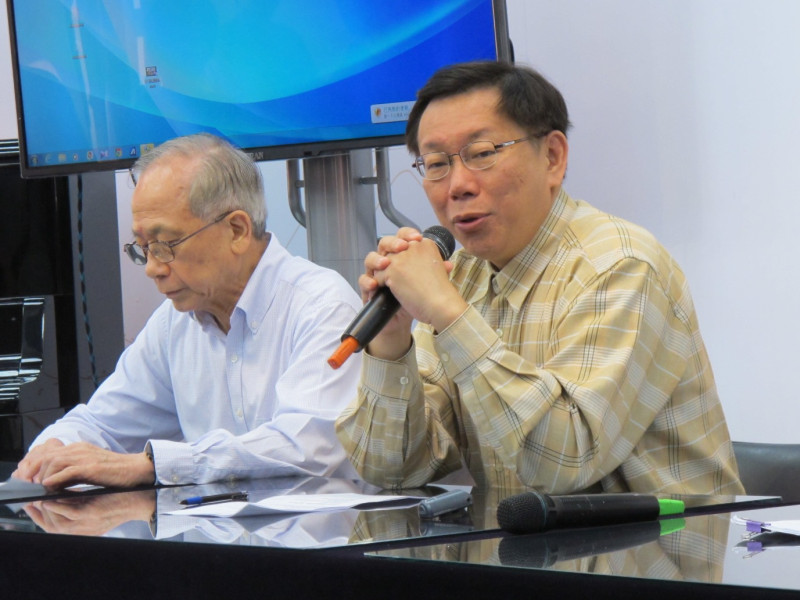 無黨籍台北市長候選人柯文哲31日表示，將打破悠遊卡壟斷台北市捷運、公車系統情形。圖：林朝億/攝影   