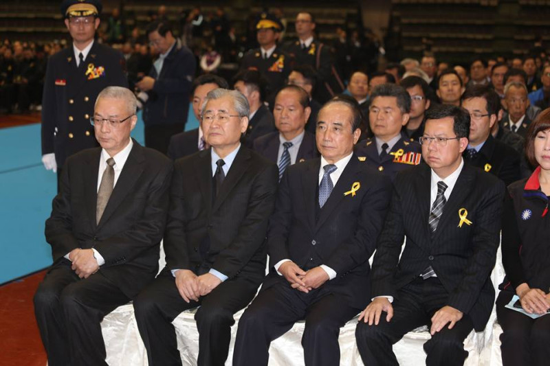 坐在座位上時，副總統吳敦義全程臉色凝重，眼神看向地面，顯得相當悲痛。圖2之2：林雨佑/攝   