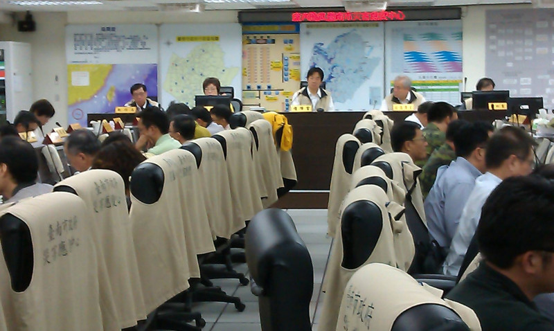 台南市長賴清德今(29)晚9時在市府災害應變中心舉行指揮官工作會議。圖片來源：賴清德臉書粉絲專頁   