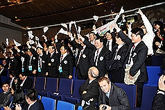 台北市成功爭取主辦2017夏季世大運，在FISU宣布的那一刻，台北代表團拿出預先準備的旗子揮舞，場面熱烈感人。圖片來源：中央社   