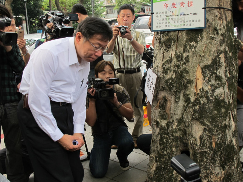 柯文哲13日表示，太太陳佩琪有沒有違法助選，法治國家請把規則講清楚。圖：林朝億/攝   