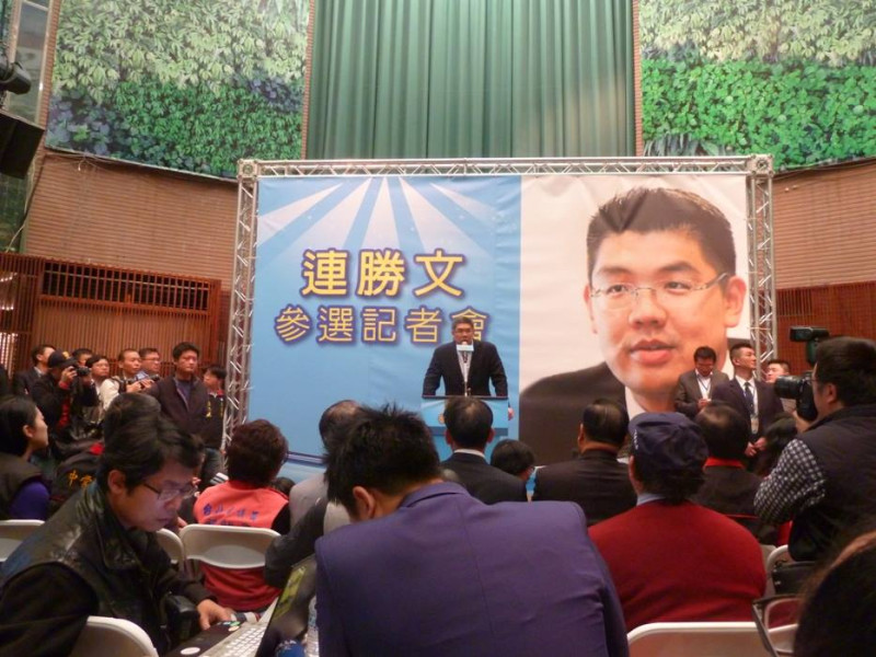台北市長參選人連勝文今天表示，他並非「靠爸族」，都是靠自己。圖：新頭殼資料照片。   