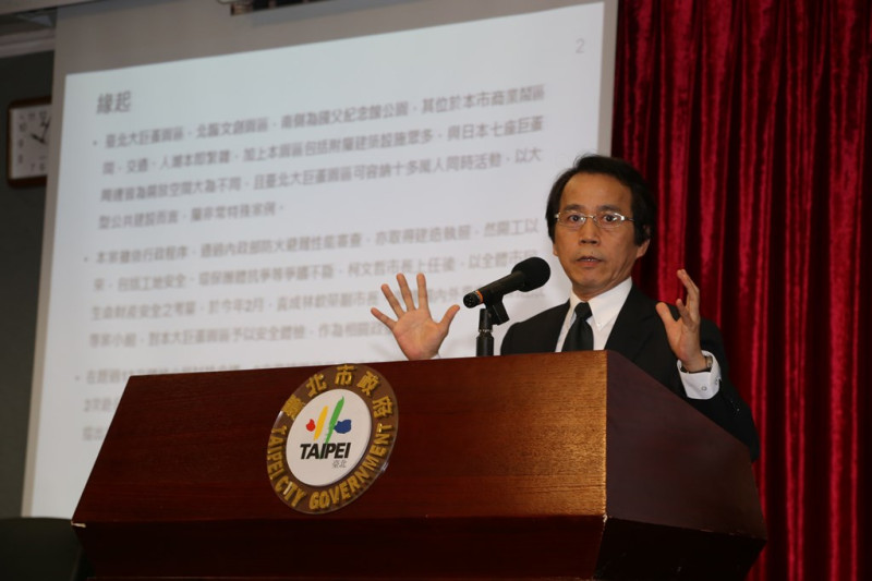 台北市副市長林欽榮上午召開記者會表示，對大巨蛋工程提出5大項安檢關鍵問題。圖：林雨佑/攝   