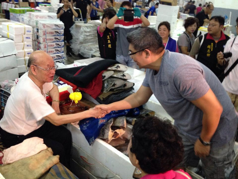 台聯立委爆料，前副總統連戰申請員警當隨扈，卻又指派給兒子連勝文出席活動。警政署今(11)日回應表示，隨扈申請皆依照規定，維護對象包括前副總統連戰及其家屬。圖：新頭殼資料照片。   