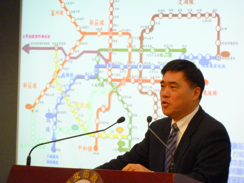 台北市長郝龍斌29日於市政會議後宣布，今年9月中和線與新蘆線將連接貫通並獨立行駛。圖片：謝莉慧/攝   