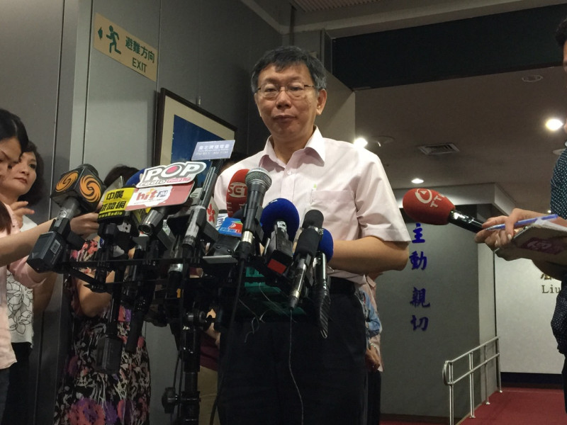 對於大巨蛋爭議，台北市長柯文哲16日上午受訪時表示，大巨蛋的大底工程還是希望遠雄能儘早完工，「放在那裡，對我來講是疙瘩」。圖：劉奕霆/攝   