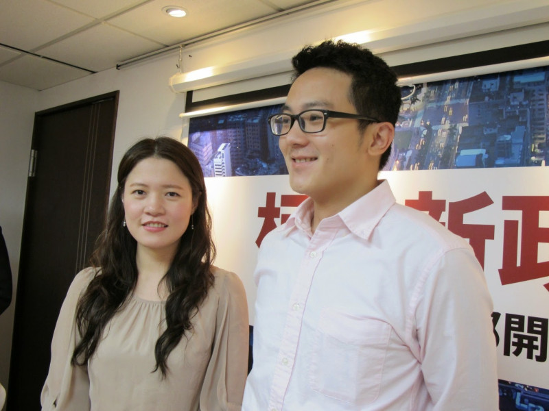 悠遊卡公司因日前找來日本AV女優波多野結衣製作公益悠遊卡引發外界爭議，據指出，林筱淇(圖左)近日已經悄悄被拔除發言人的職務。圖：新頭殼資料照片   