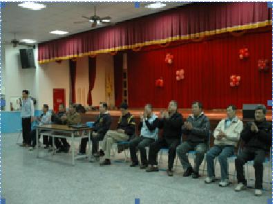 竹南鎮長補選，助選團大陣仗一字排開，爭相發言，讓候選人也尷尬。圖片來源:陳志科攝   