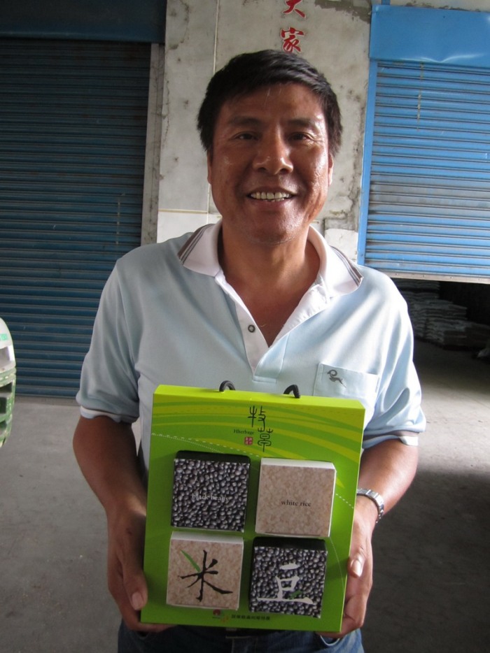 曾經只是農田作為綠肥作物的黑豆，近年來，在滿州農會積極推廣下，已成為代表當地的伴手禮。圖片來源：屏東縣政府農業處提供   