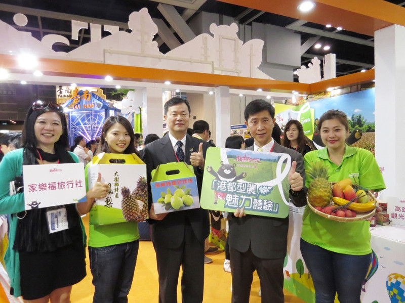 高市觀光局搶進香港國際旅展，針對近來在香港蔚為風行的城市農夫，促銷「港都型農」魅力體驗套裝行程。圖：高雄市觀光局提供   