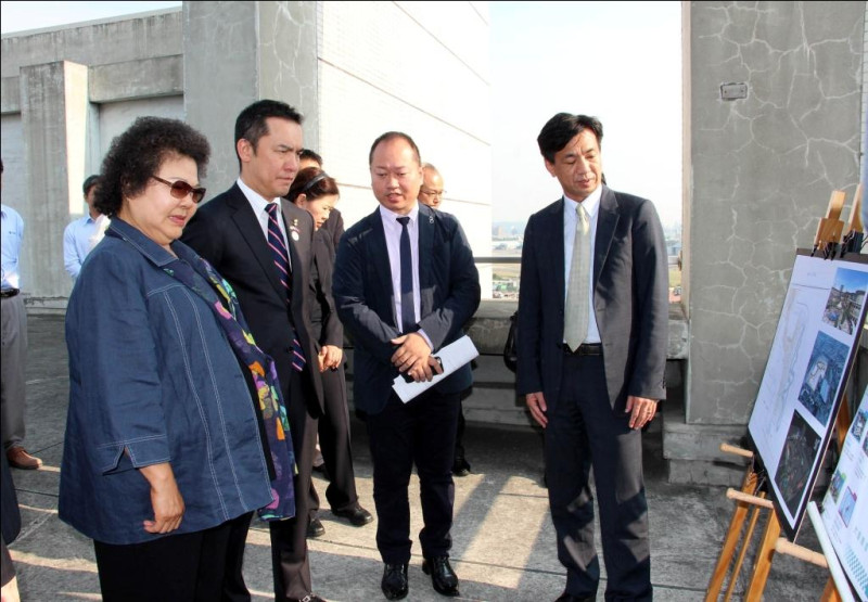 三重縣知事鈴木英敬參觀「大魯閣草衙道」，聽取該開發案的進度及整體規劃簡報。圖：高雄市政府/提供   