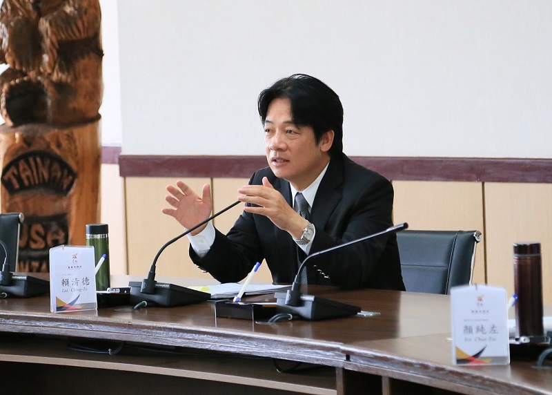 台南市長賴清德表示，他已收到公懲會要求答辯書的公文，他將提出書面說明，並提起釋憲。圖：黃博郎/攝   