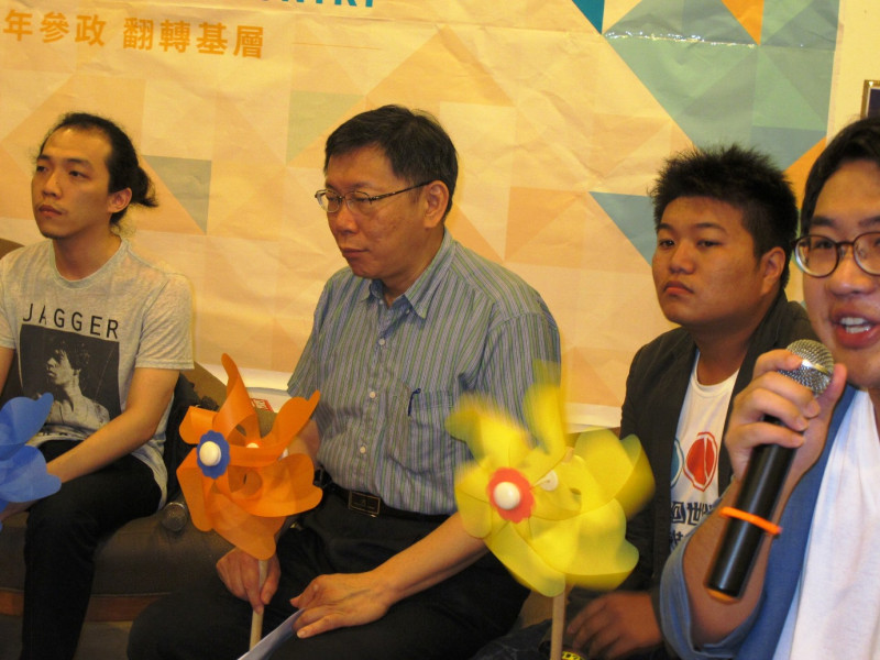 在野陣營台北市長參選人柯文哲13日對於解決黑道綁樁很有信心的說，「我當選，就解決了」。圖：林朝億/攝   
