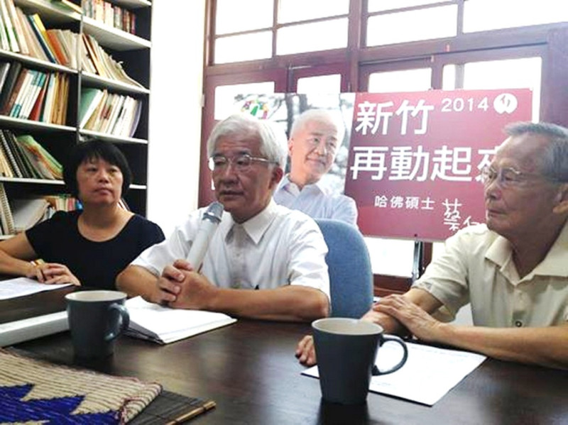 蔡仁堅今(22)天召開記者會，指控柯建銘主導民進黨新市長提名整個翻盤過程。圖：陳權欣/攝   