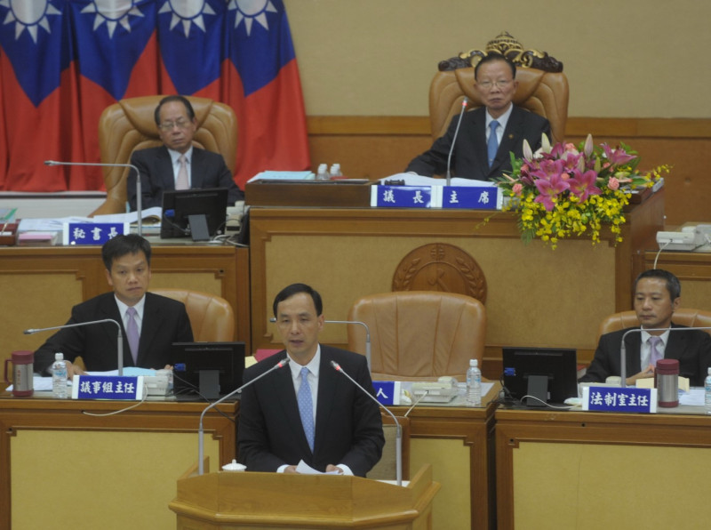 新北市長朱立倫回應，自由貿易化是台灣必走的方向，不應只單講服貿的協定。圖：陳冠廷/攝   