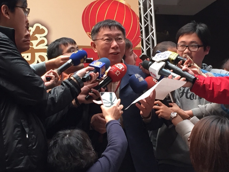 台北市長柯文哲日前稱30歲以上女性未婚是國安問題，引起婦女新知基金會16日反擊，沒有性別意識的掌權者才是國安危機。圖：劉奕霆/攝   