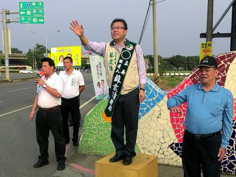 屏東縣第一選區尋求3連霸的民進黨立委蘇震清，雖有現任優勢，但仍積極拉票。圖：翻攝自蘇震清臉書。   